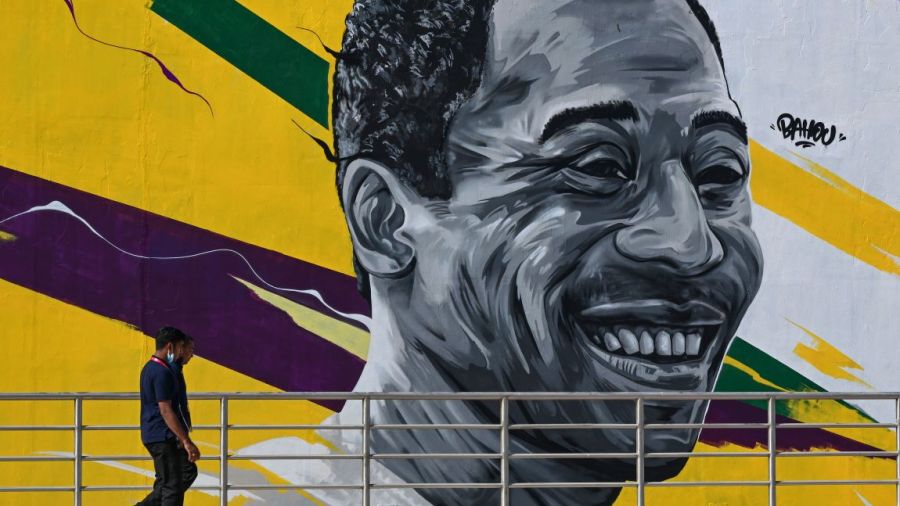 La légende du football Pelé admis à l'hôpital