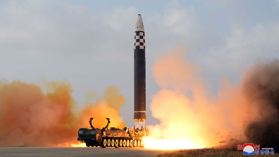 La Corée du Nord a procédé à un essai de missiles de croisière avant la visite de Trump au Sud