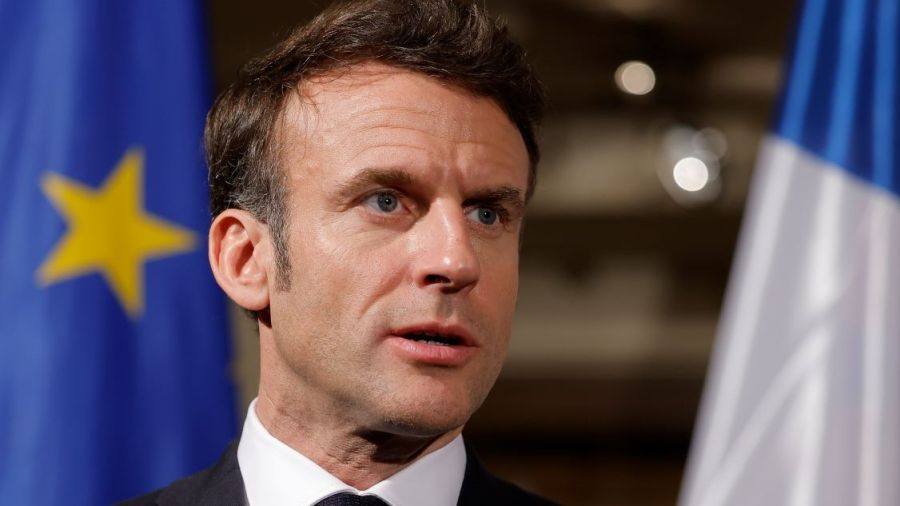 Macron accuse Moscou d'encourager les crimes de guerre