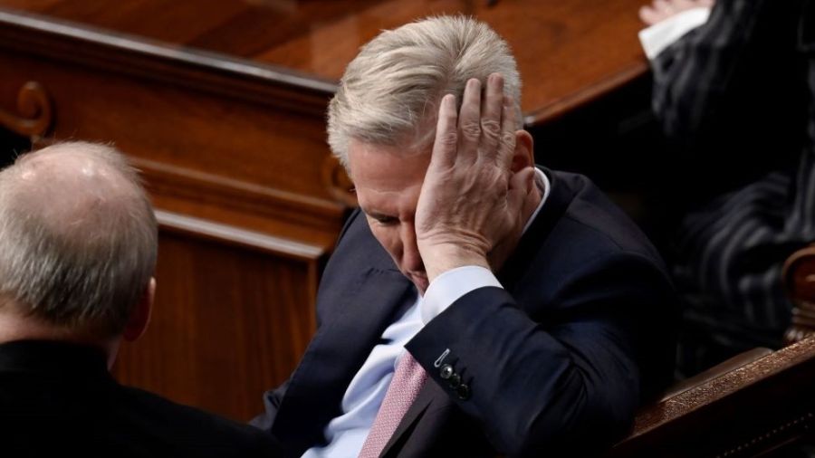 Congrès US: Kevin McCarthy réussit son baptême du feu