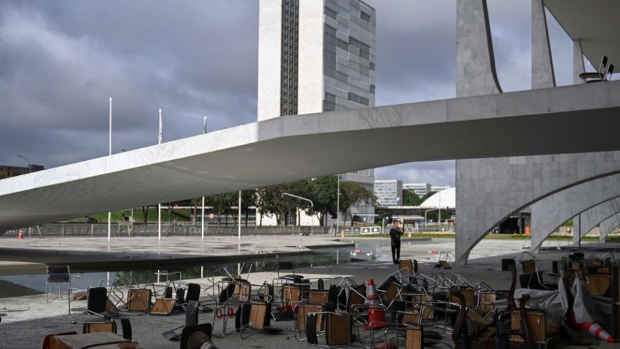 Lula de retour à Brasília après l'attaque des bolsonaristes