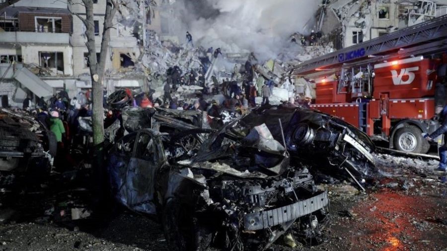 Des frappes russes meurtrières plongent l'Ukraine dans le noir