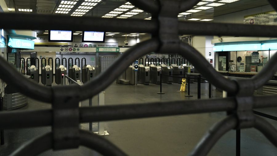 Retraites: la France entame une journée de mobilisation massive