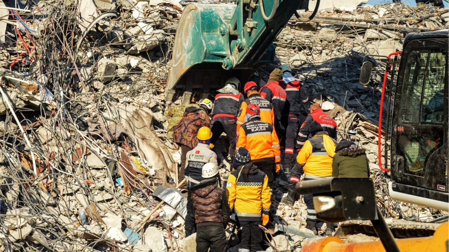 Séisme: les chances de retrouver des survivants désormais faibles