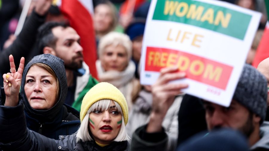L'Iran appelle la France à \