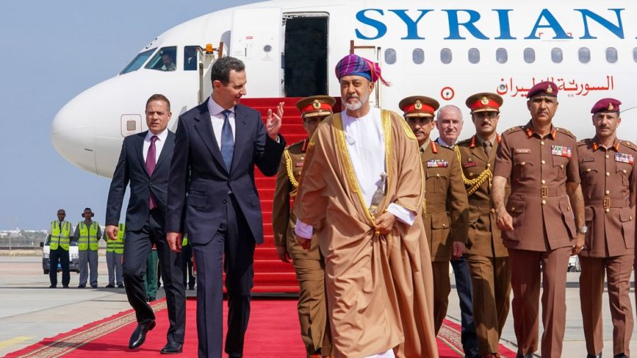Assad poursuit à Oman le rapprochement avec les pays arabes