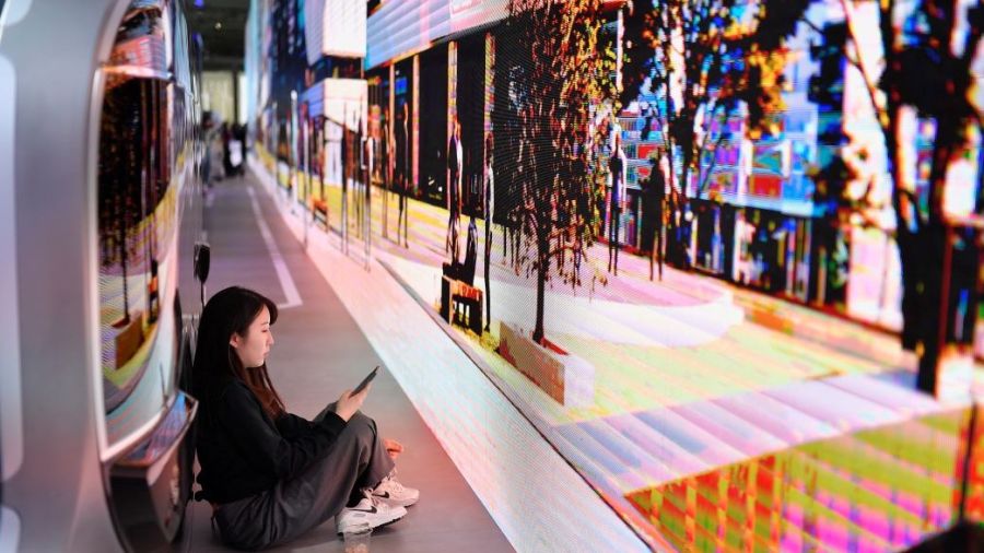 Les gadgets s'invitent au Salon mondial du mobile