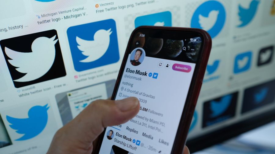 Twitter retire les badges bleus pour les non-payeurs