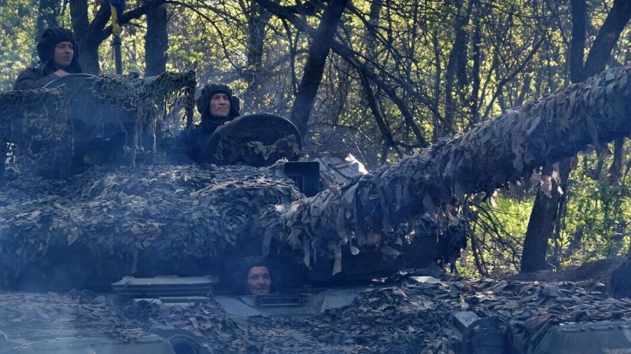 Bakhmout: percée ukrainienne sur fond de «débâcle» russe
