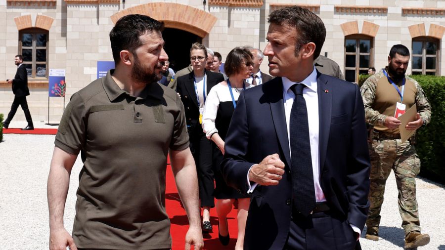 Face à Poutine, l'Europe et Zelensky en Moldavie