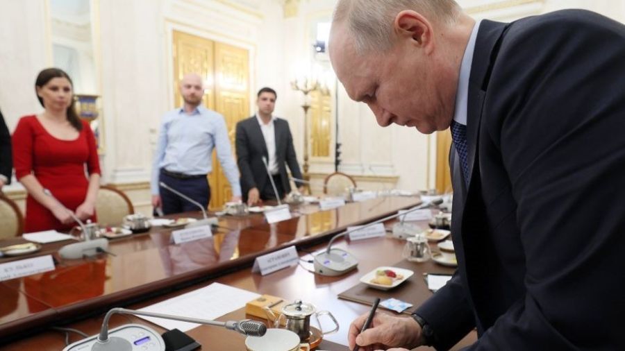 Poutine admet que son armée manque de matériel