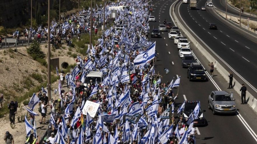 Réforme judiciaire en Israël: la grande muette fait entendre sa voix