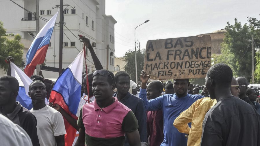 Niger: l'ambassade de France prise d'assaut par les manifestants