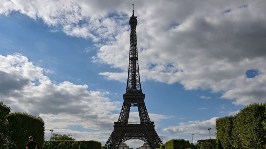 Alerte à la bombe: la tour Eiffel évacuée durant deux heures
