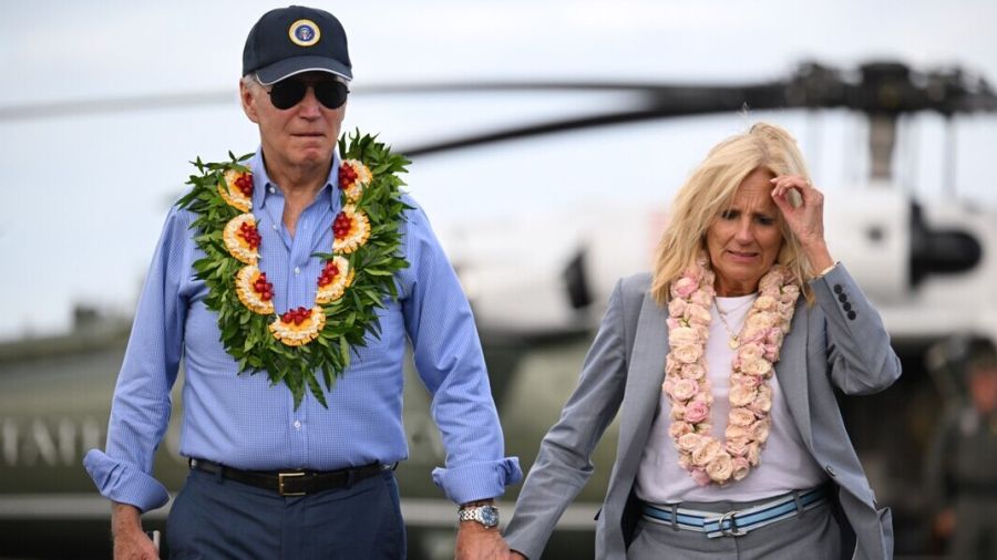 Hawaï: Biden au chevet d'une communauté meurtrie par les incendies