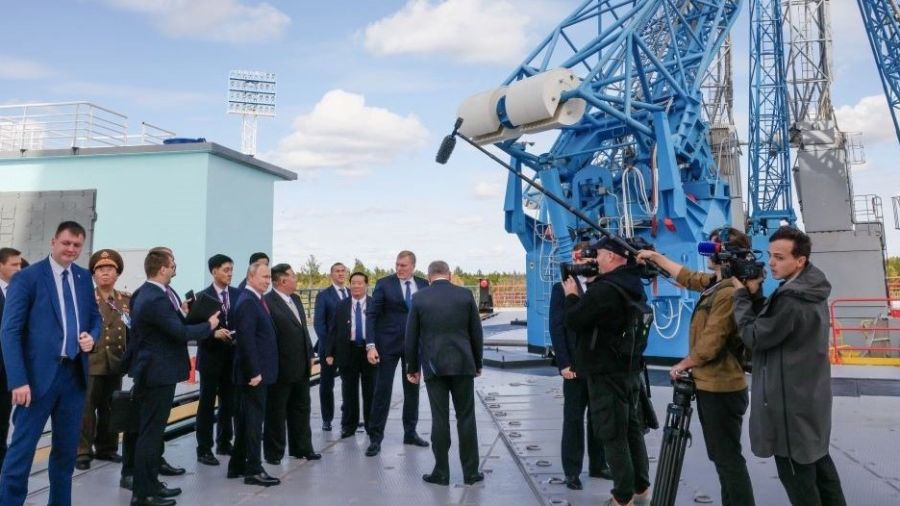Poutine réclame des obus, Kim la technologie
