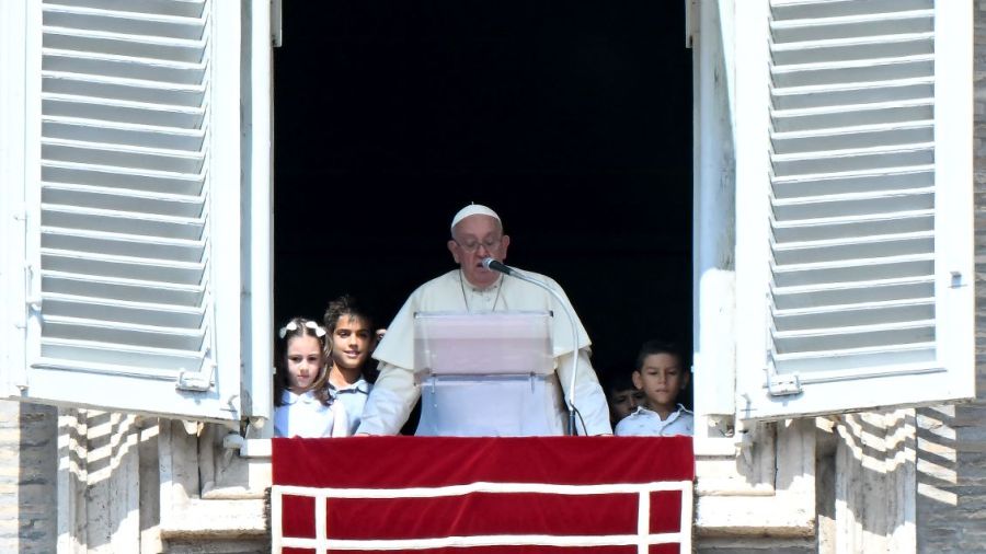 Face à l'urgence climatique, le pape François tire la sonnette d'alarme