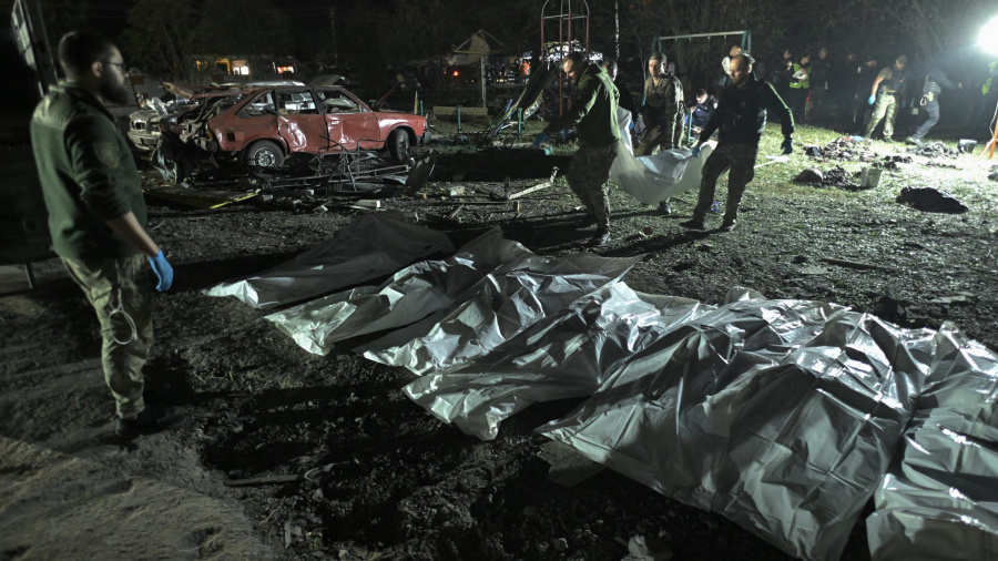Ukraine : 51 morts dans une frappe russe lors de funérailles