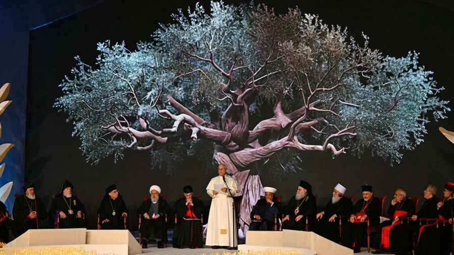 La visite du Pape et les aléas d’un pays à la dérive, notice de sociologie historique 