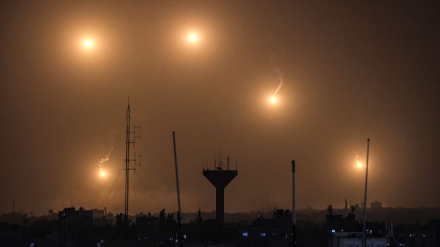Israël continue de bombarder Gaza, l'ONU vote pour plus d'aides