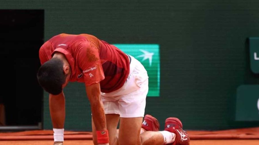 Roland-Garros: Djokovic passe mais se blesse