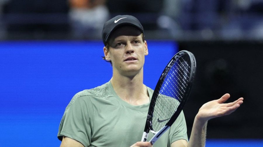 US Open: Sinner domine Medvedev et découvre les demies, Swiatek battue par Pegula