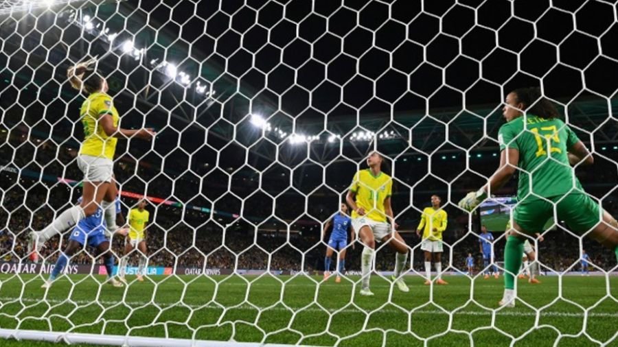 Mondial: Renard offre aux Bleues un succès référence face au Brésil