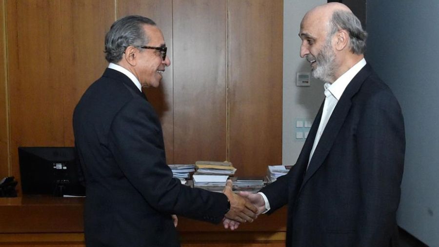 Moussa à Meerab: Les Cinq engagés à aider le Liban