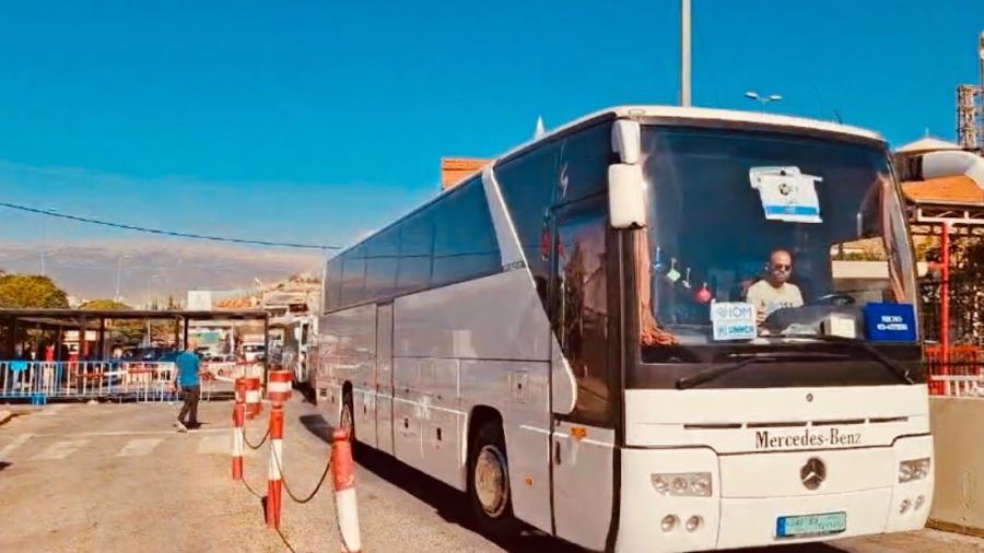 Cent déplacés syriens quittent le Liban pour la Syrie dans le cadre du programme de retour volontaire