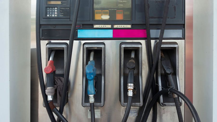 Le carburant flambe: quand l’État fait le plein… dans vos poches