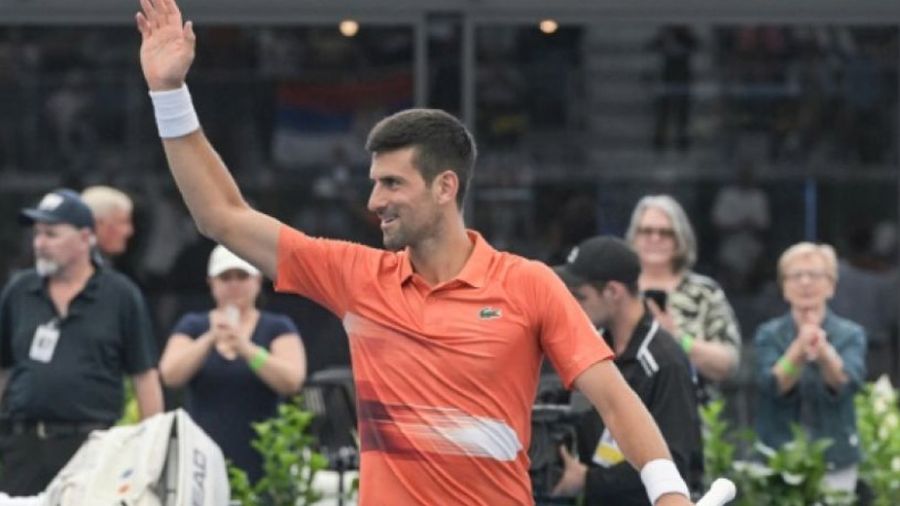 Tennis: Djokovic remporte facilement son premier tour à Adelaïde