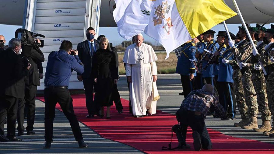 Le pape François arrive à Chypre pour se rendre au chevet «des migrants et des marginalisés»
