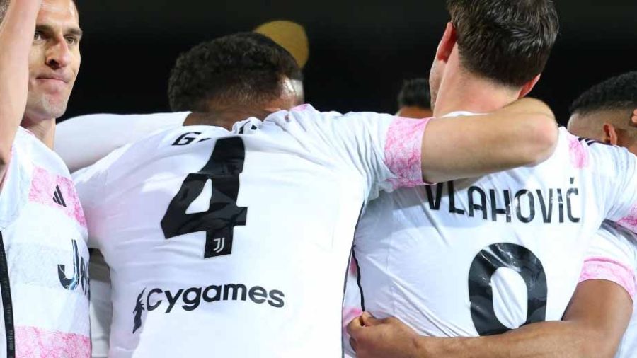 Foot/Italie: bataille pour le titre au milieu de la résurgence du racisme
