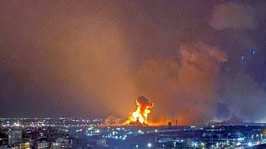 Iran: un complexe pétrochimique touché par une frappe aérienne (responsables iraniens)