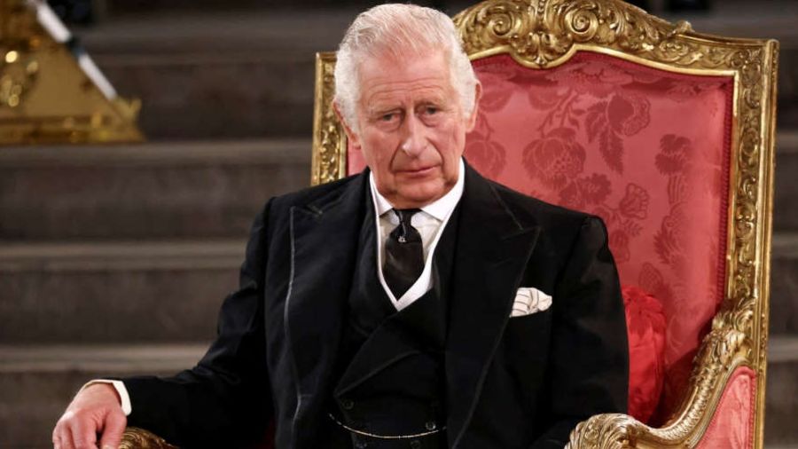 Charles III retire ses titres à son frère Andrew, emporté par l'affaire Epstein