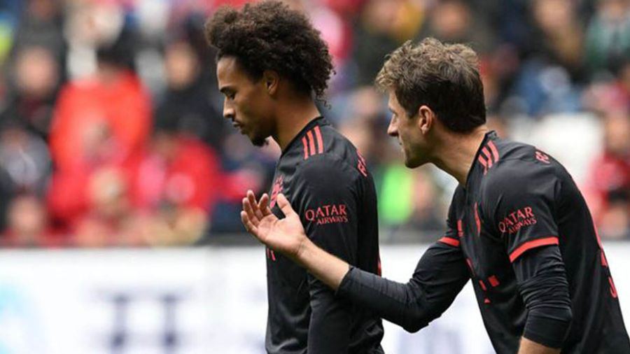 Le Bayern tombe à Augsbourg, Dortmund en profite pour prendre la tête