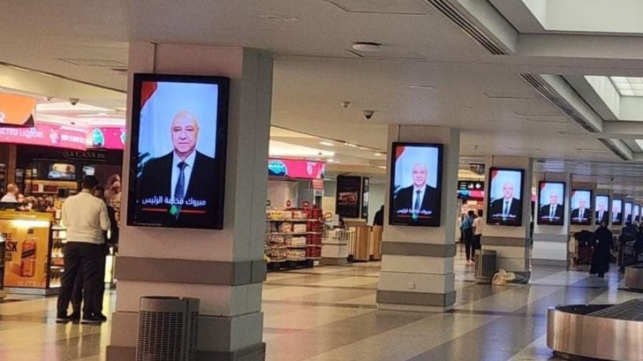Les portraits du président Aoun à l’aéroport