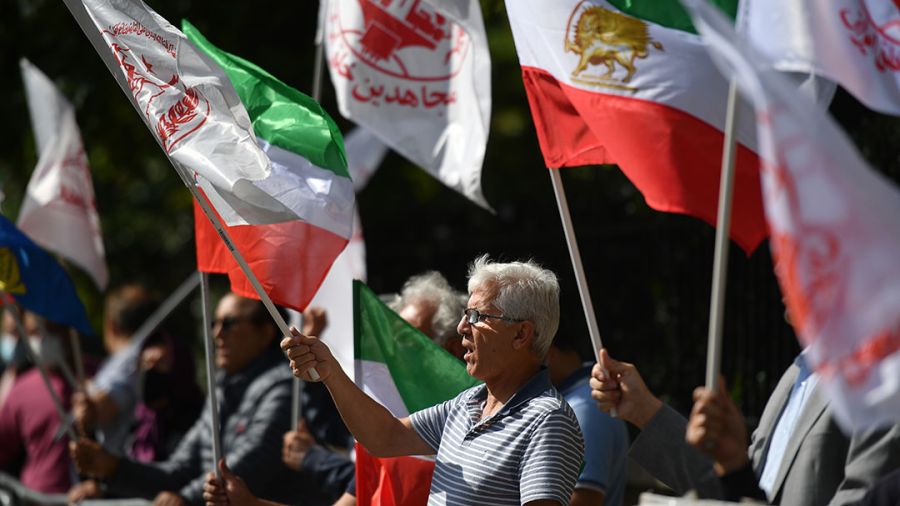 Exécutions en 1988 en Iran: à son procès en Suède, l'accusé dénonce des \