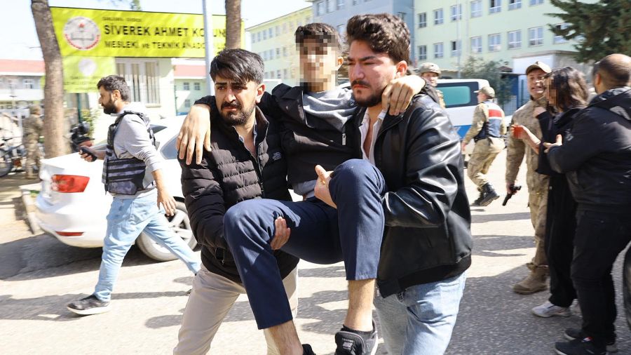 Tirs devant une école en Turquie: huit blessés, le suspect interpellé