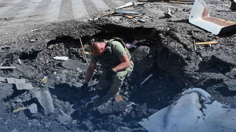 Ukraine: des frappes russes font deux morts et une cinquantaine de blessés à Kharkiv