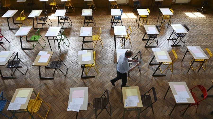 Parcoursup démarre malgré l'incertitude sur les épreuves du bac français