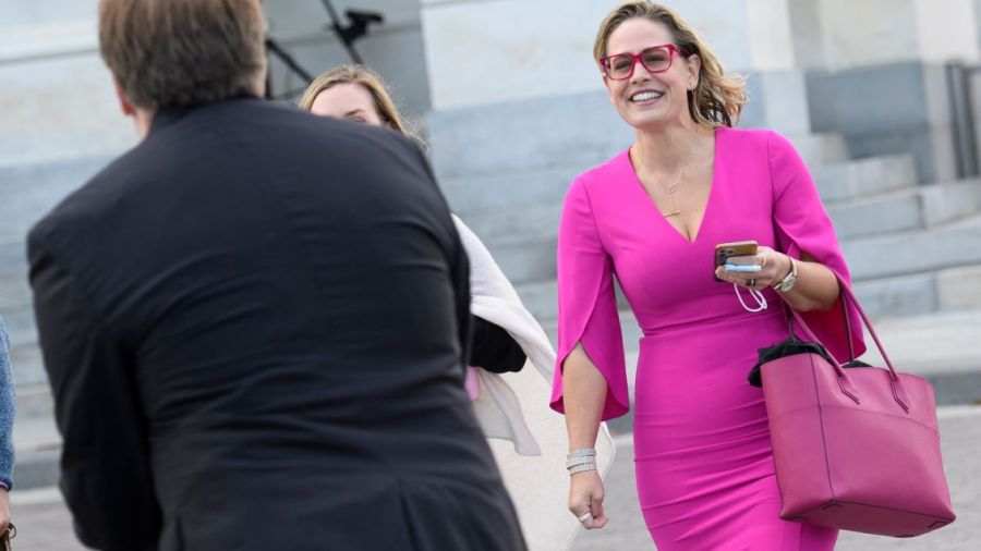 Une démocrate fait défection et prive Biden de sa majorité au Sénat