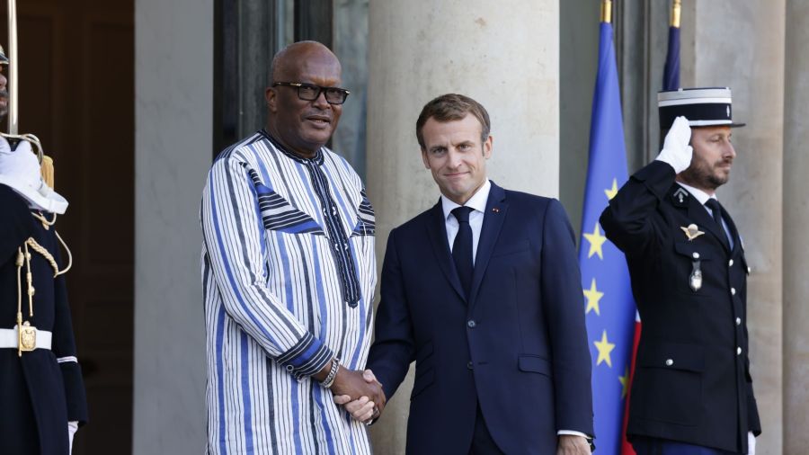 Le coup d’Etat au Burkina, un nouvel échec pour Emmanuel Macron