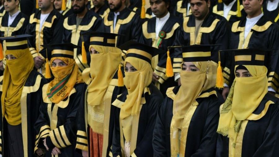 Afghanistan: les talibans privent les filles des études universitaires