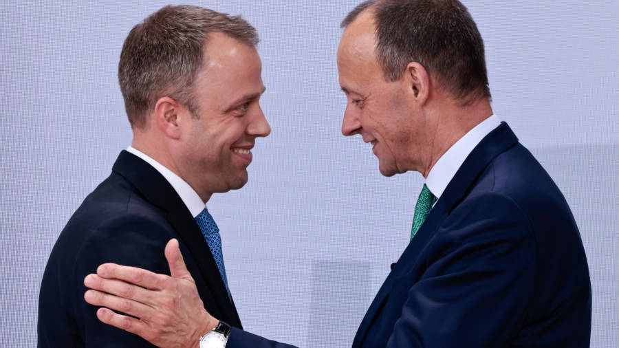 Un rival d'Angela Merkel élu nouveau président de la CDU