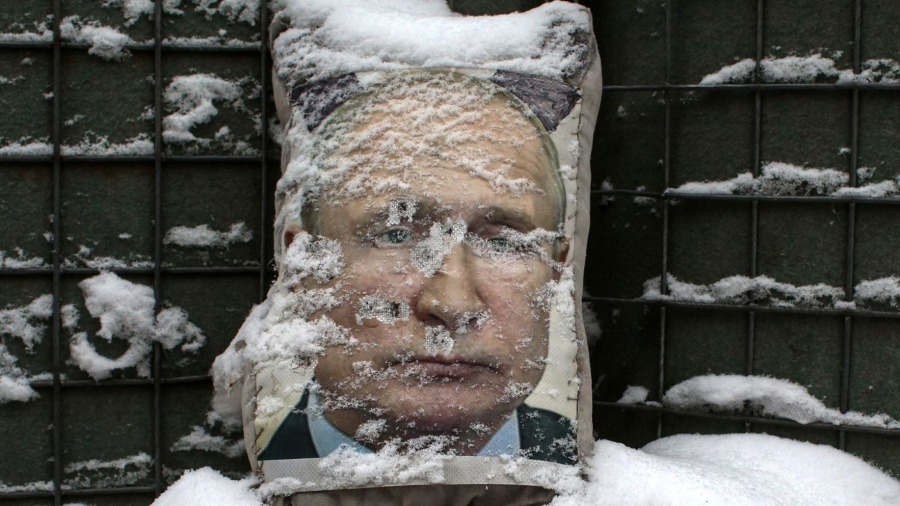 Ukraine: Biden accroît la pression sur Moscou
