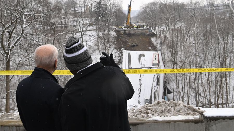 Un pont s'effondre à Pittsburgh... où Biden est venu parler d'infrastructures