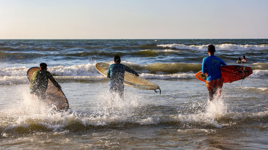 À Gaza, le surf comme souffle de liberté