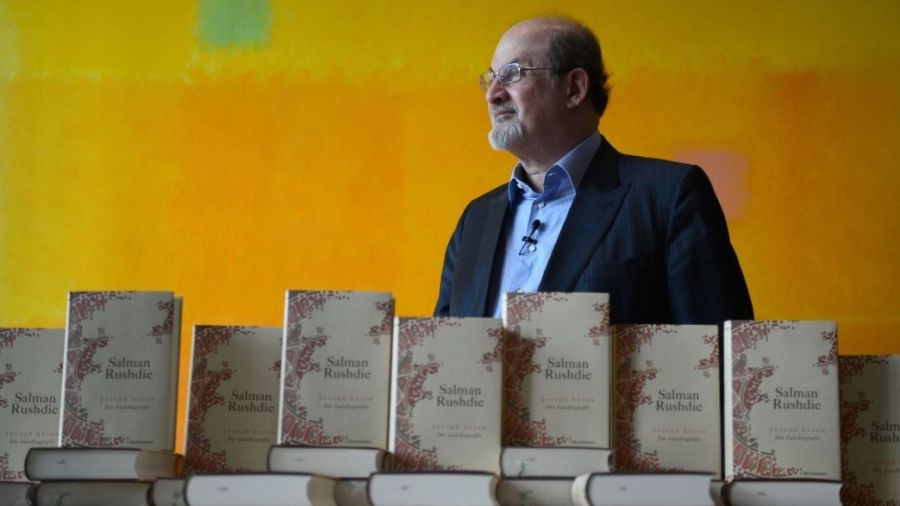 Quatre mois après l'attentat, Rushdie dévoile un nouveau roman