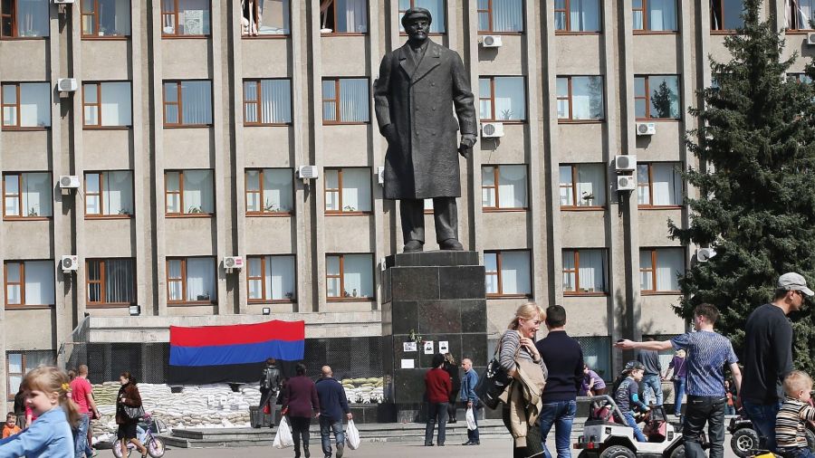 La bataille fait rage dans les villes du Donbass